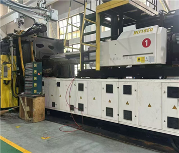 Used injection molding machine