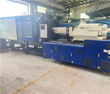Used injection molding machine
