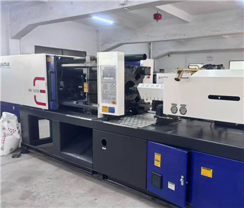 Used injection molding machine